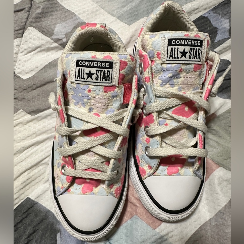 Girls converse size 2